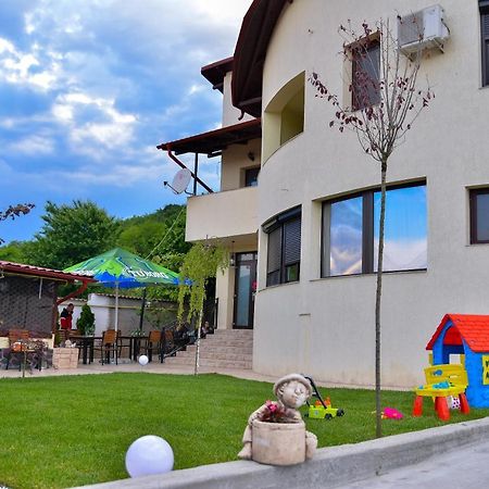 Casa Avram Ramnicu Valcea Exterior photo