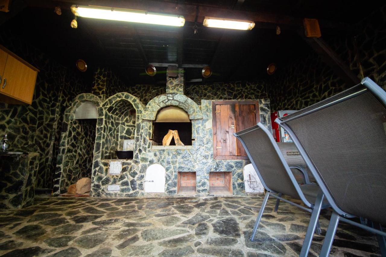 Casa Avram Ramnicu Valcea Exterior photo